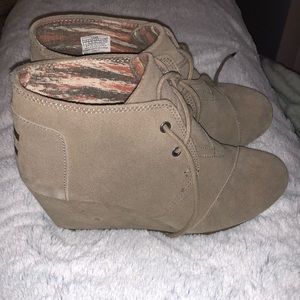 Toms wedge booties suede